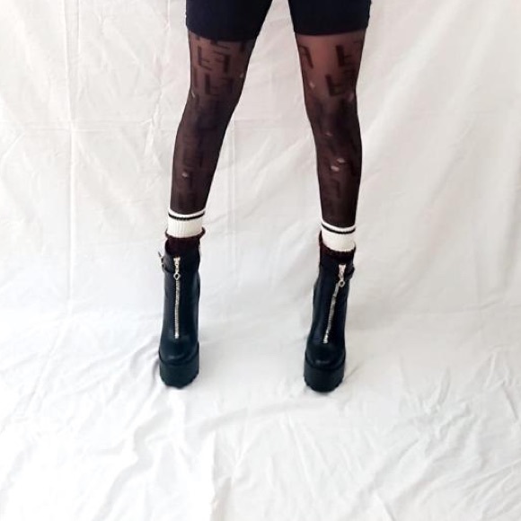 Spring boots - Picture 3 of 3